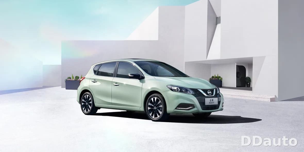 NISSAN TIIDA