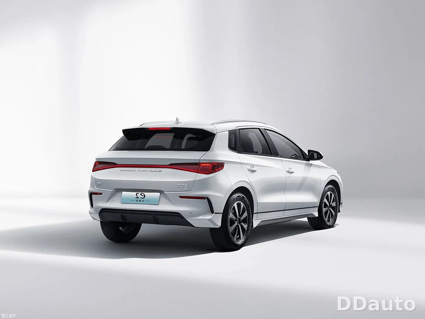 BYD E2