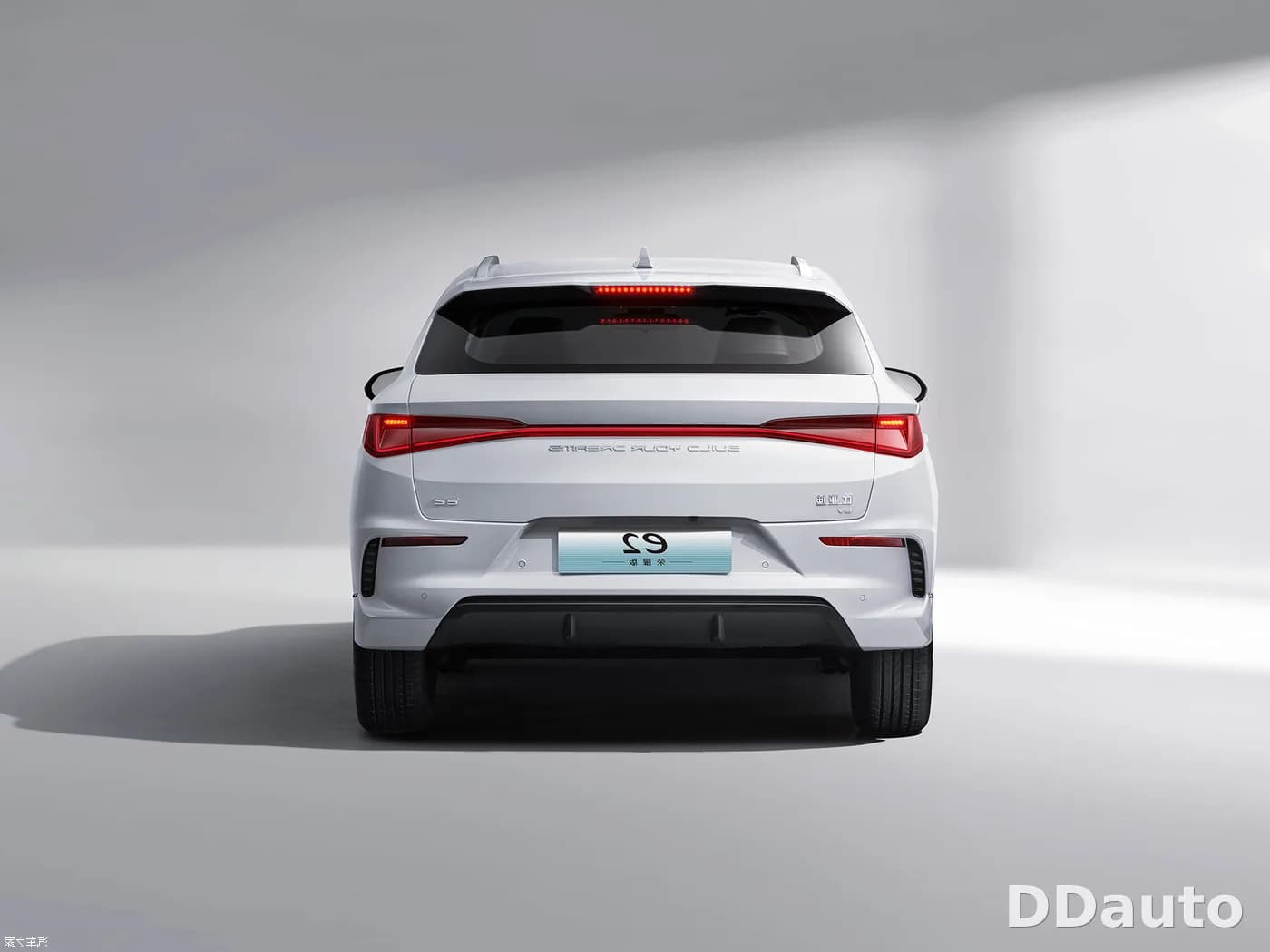 BYD E2