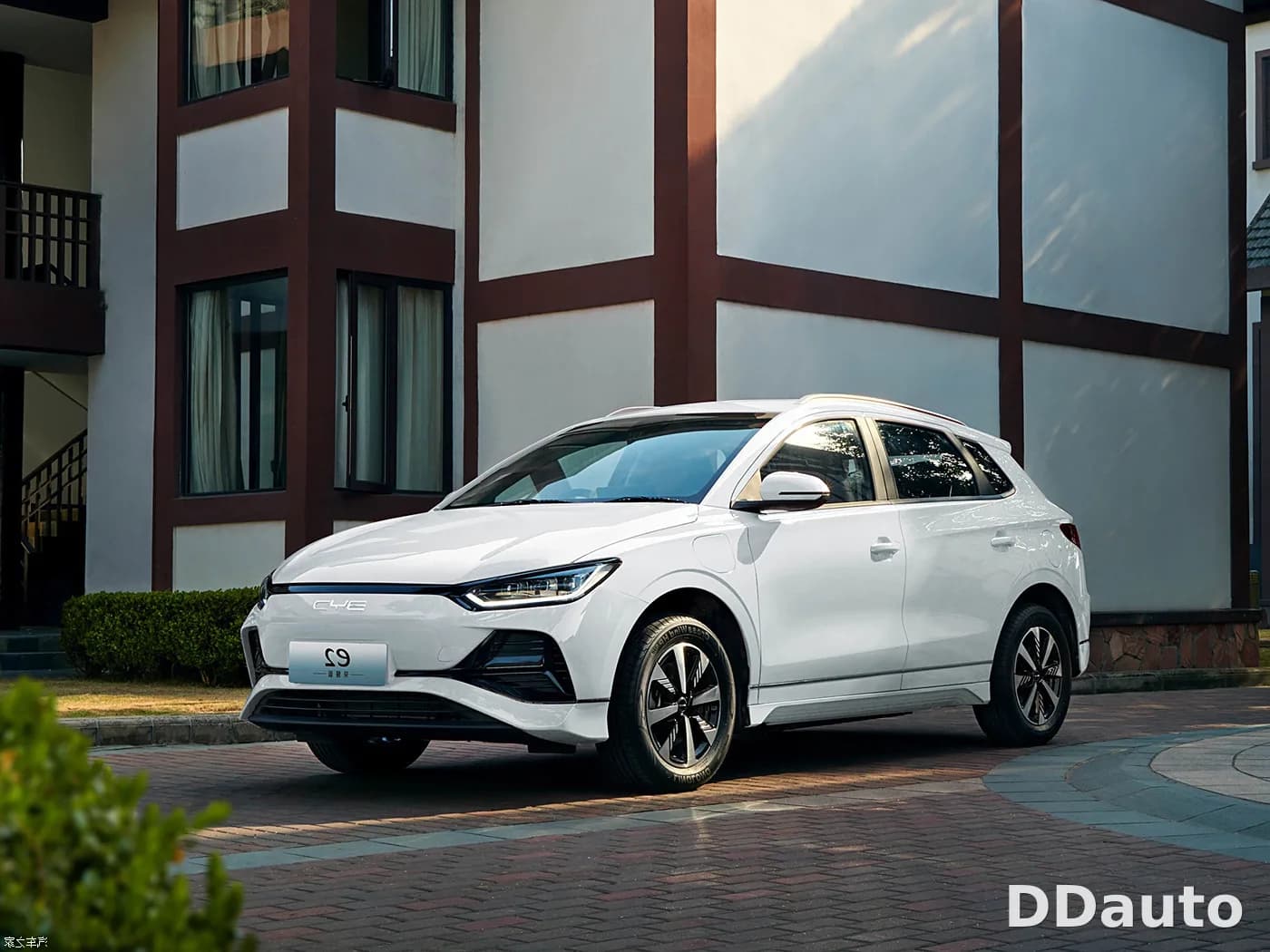 BYD E2