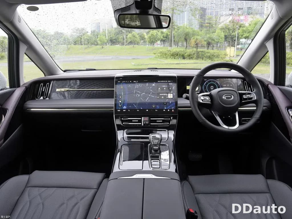 GAC M8 7 SEAT GYBRID