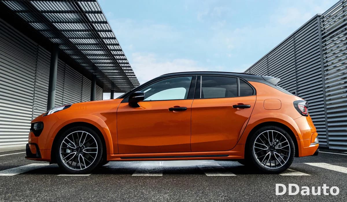 LYNK &amp; CO 02 Hatchback