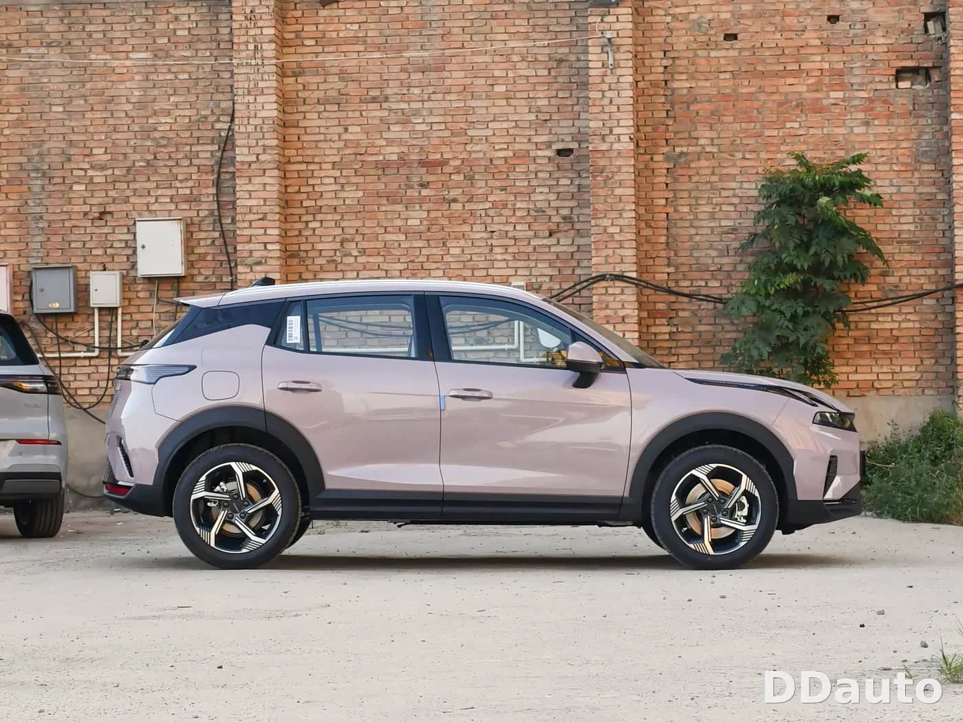LYNK &amp; CO 06