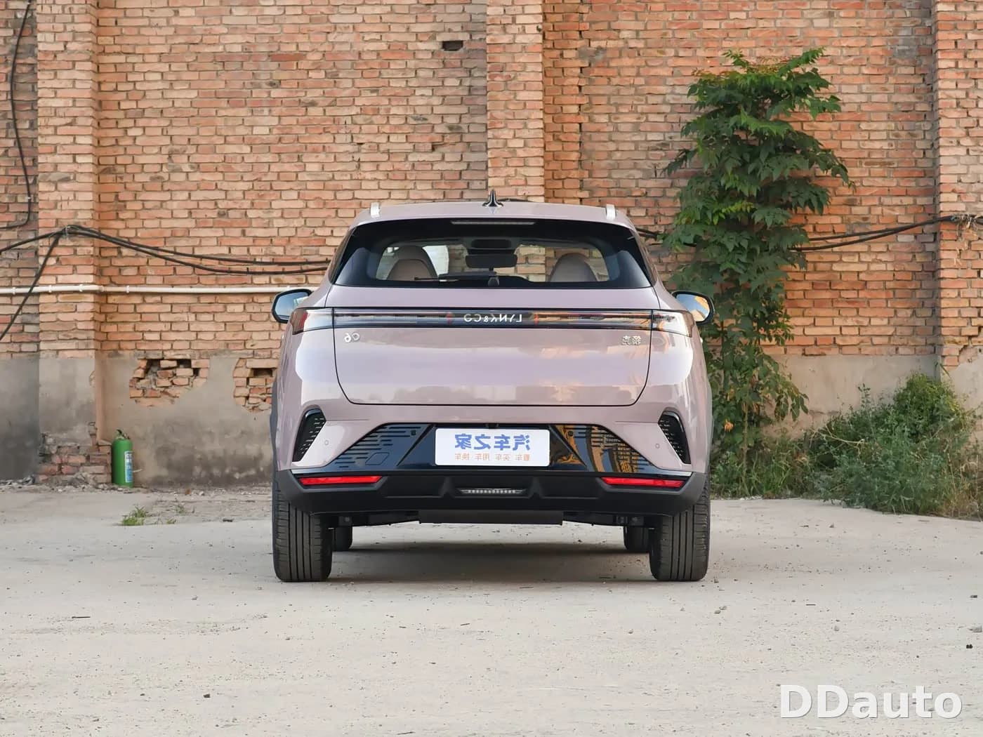 LYNK &amp; CO 06