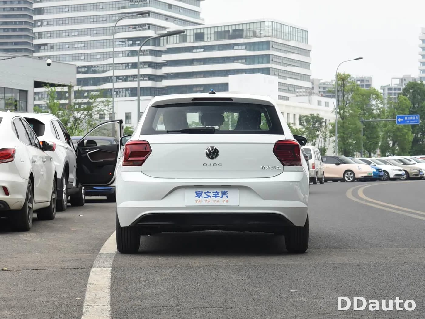 VOLKSWAGEN POLO