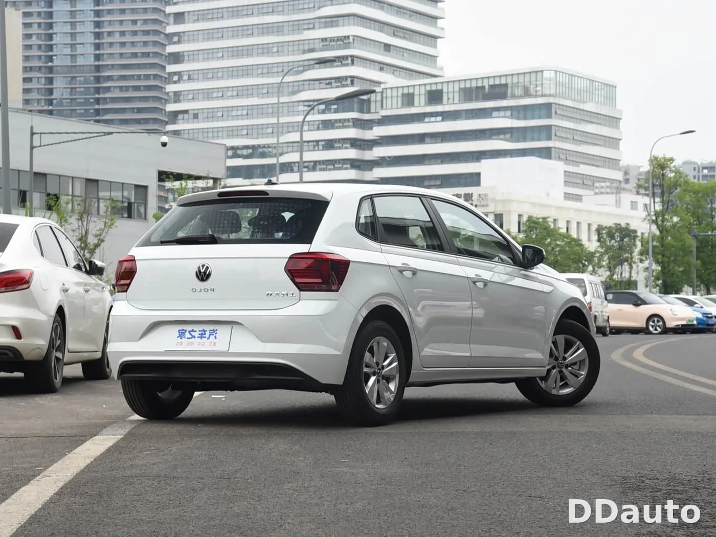 VOLKSWAGEN POLO