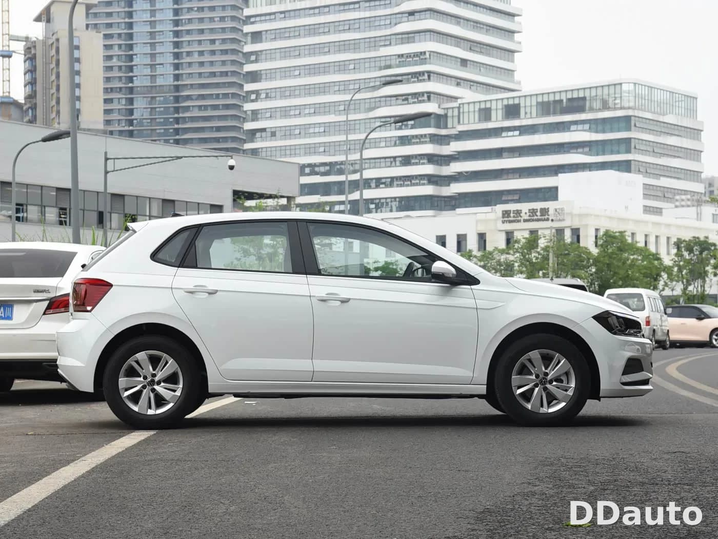 VOLKSWAGEN POLO