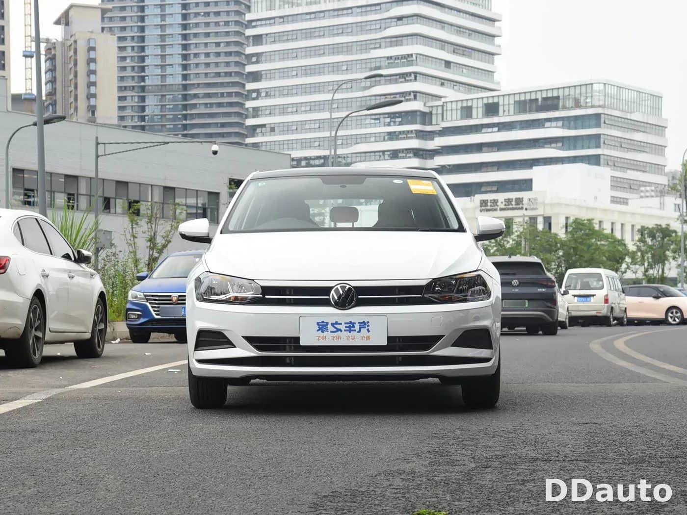 VOLKSWAGEN POLO