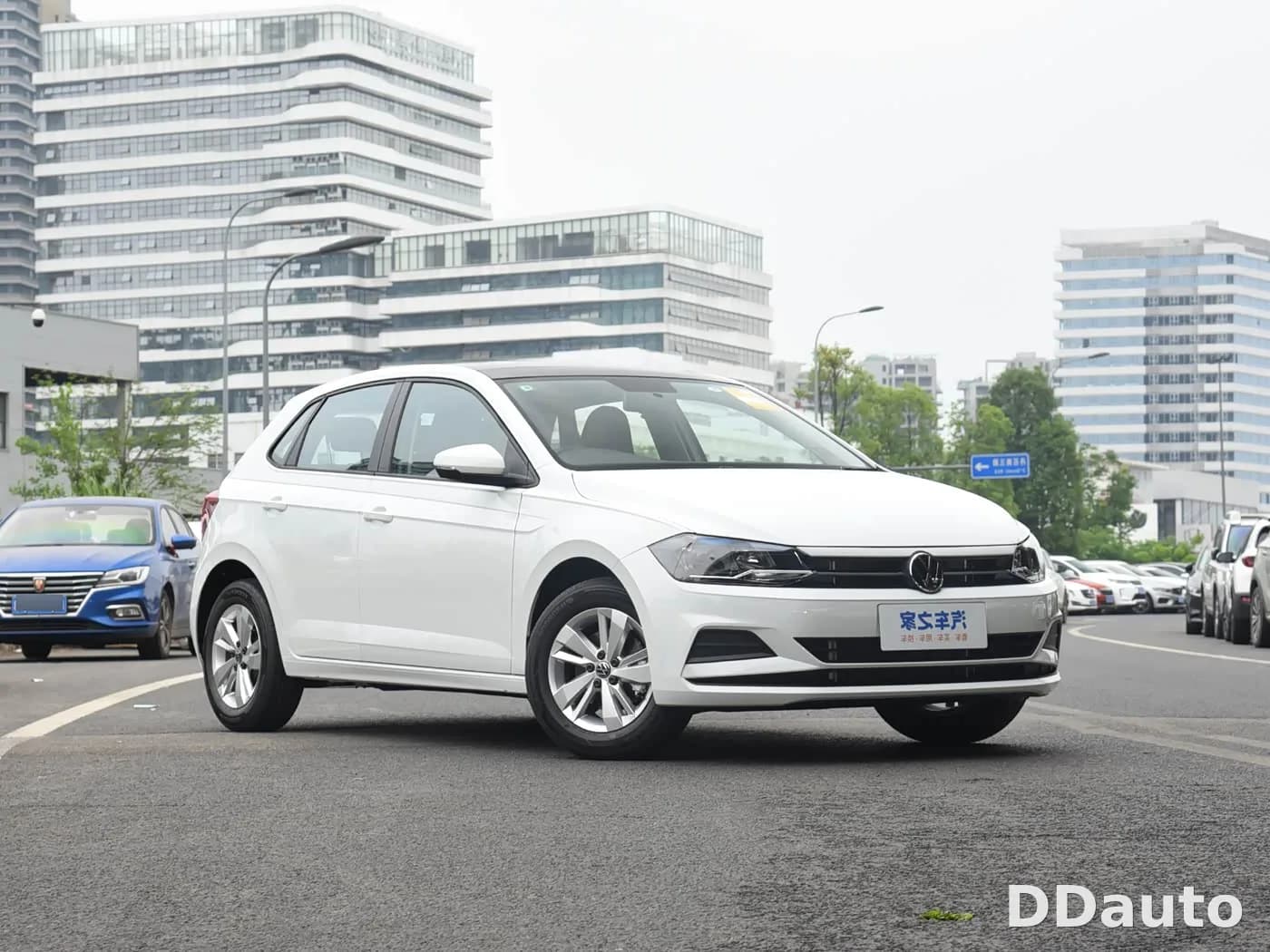 VOLKSWAGEN POLO