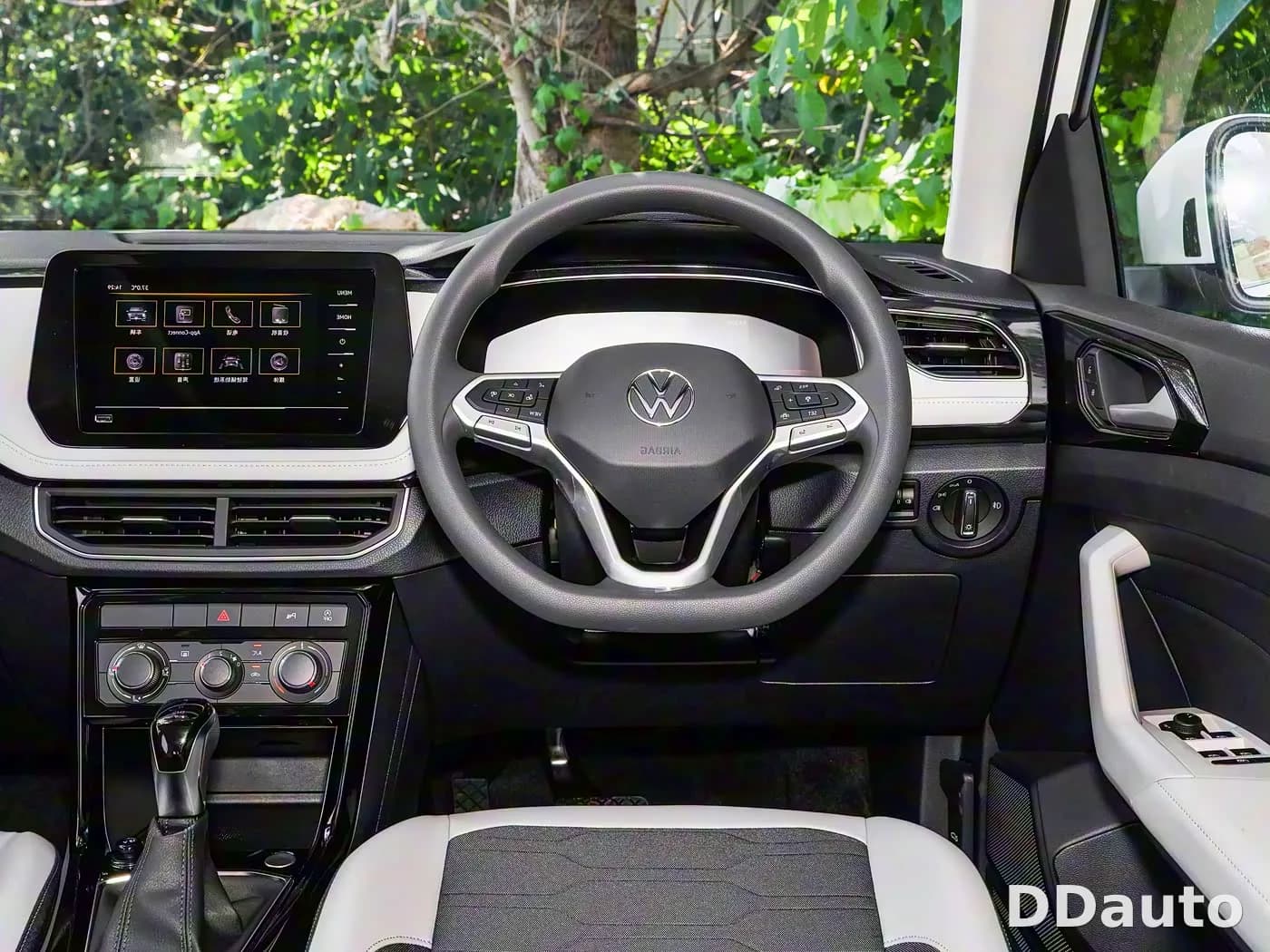 VOLKSWAGEN THARU