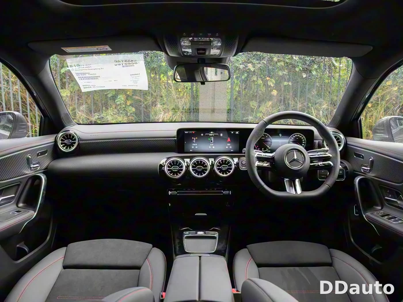MERCEDES-BENZ A180L