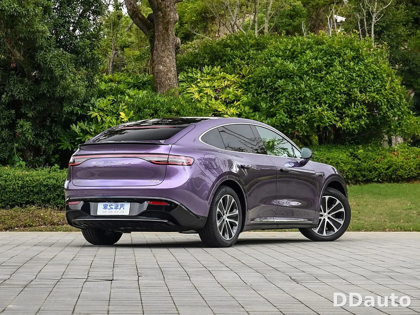 LUXEED R7